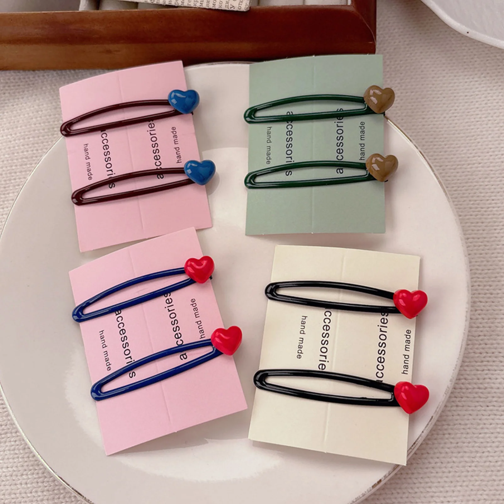 2 Stück Süße Mädchen-Haarspangen, Koreanische Mode-Haarklammern, Herzförmige Snap-Clips, Haarkrallen für Frauen, Haaraccessoires – Detail 2