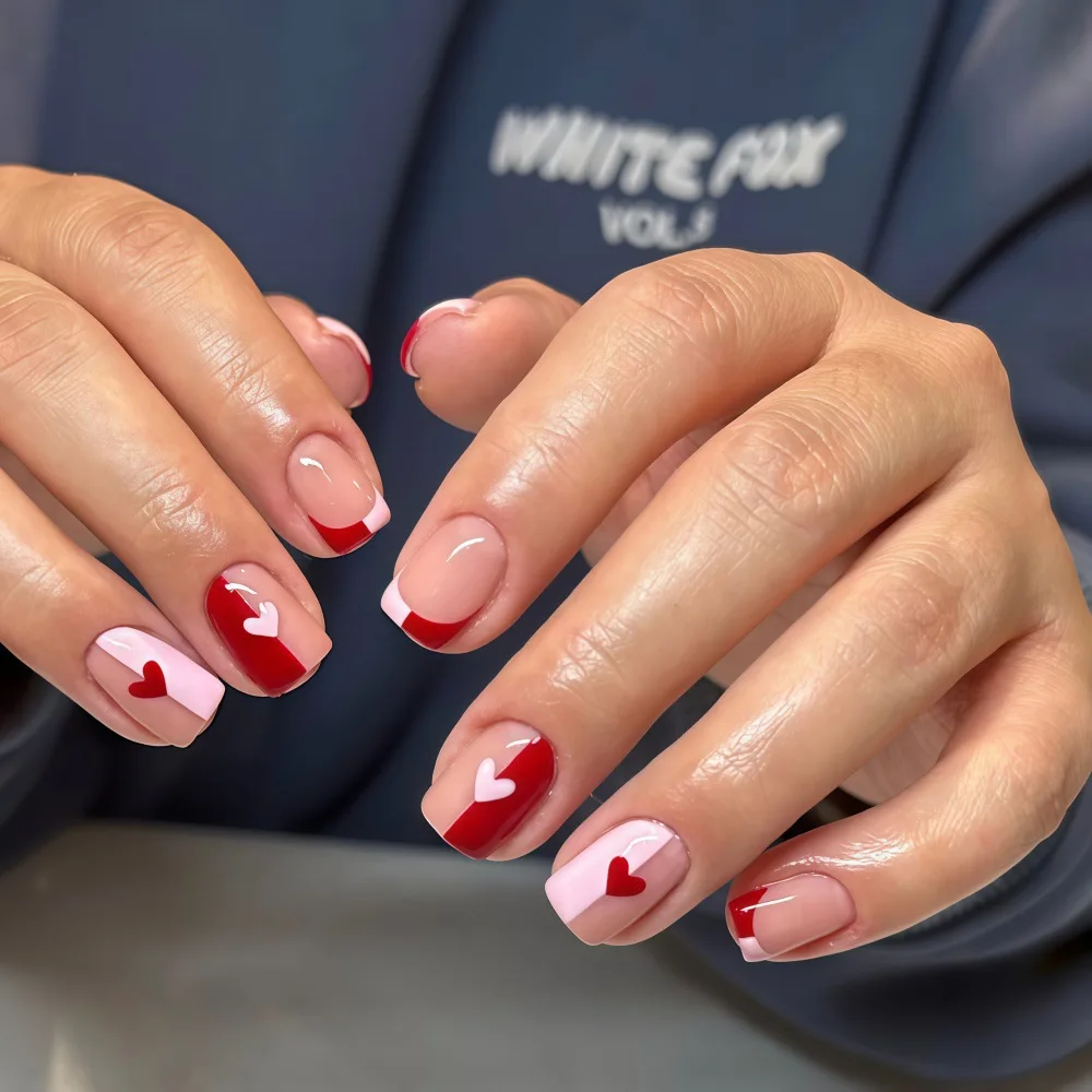 أظافر صناعية متوسطة الحجم للنساء والفتيات بتصميم قلب أحمر وردي لطيف لعيد الحب أطراف أظافر مربعة فرنسية اضغط على الأظافر الصناعية