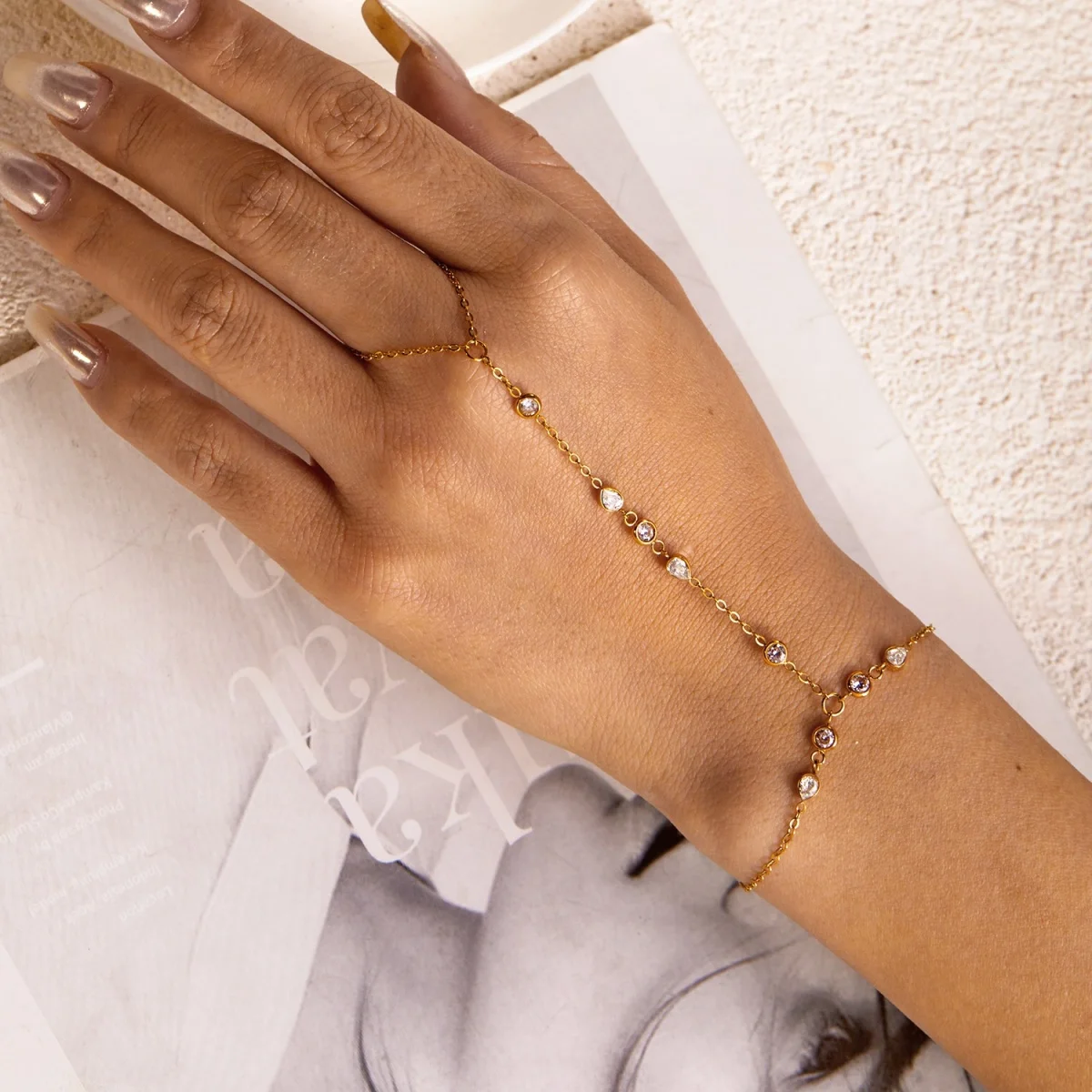 Minimalistische runde Zirkon-Fingerarmbänder aus Edelstahl für Damen und Herren, geometrischer ovaler Kristall-Blumenring, Armreif, Hochzeitsschmuck – Detail 20