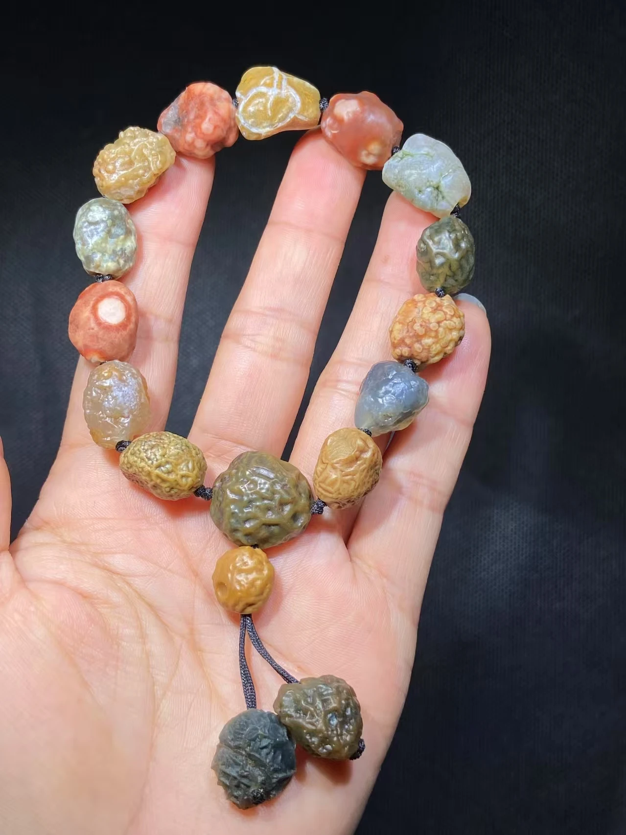 1bag/lot Exquisite and beautiful but low price wholesale rare colorful gangue Gobi agate rough necklace bracelet Ethnic style