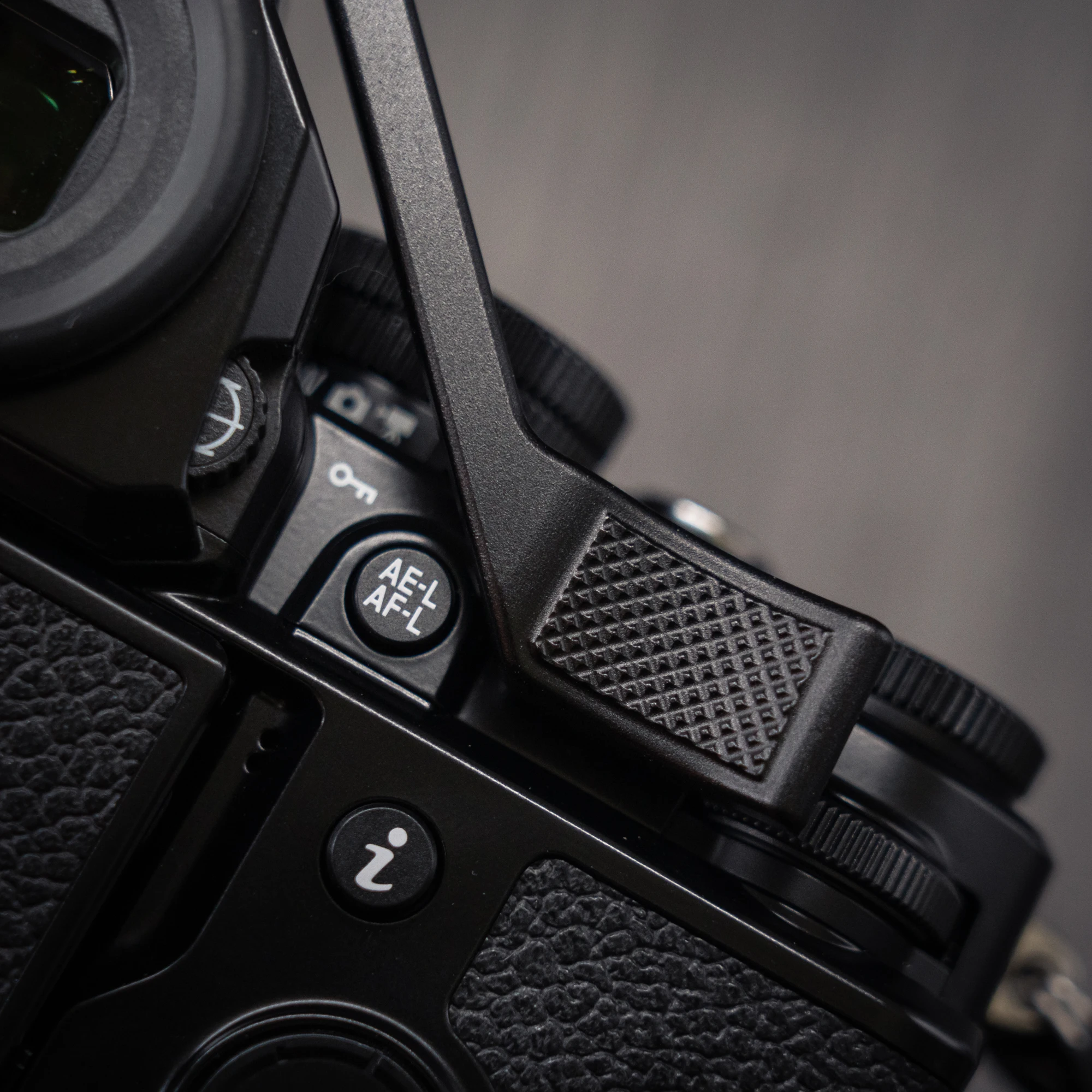 Aluminium-Metall-Handgriff mit Daumenaufnahme für Nikon ZF Kamera – Detail 4