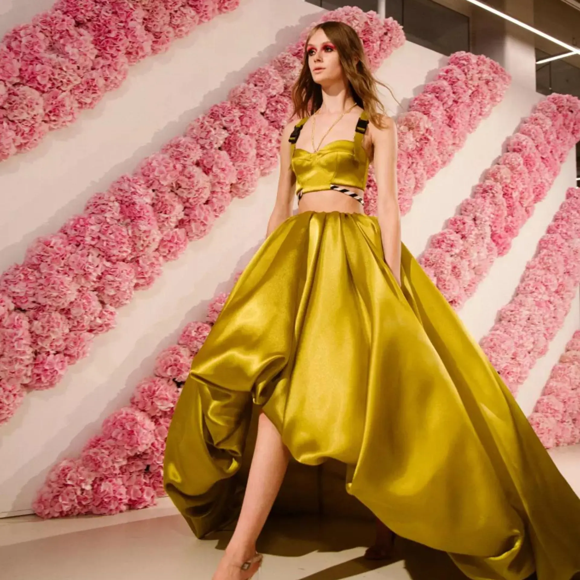 

2026 Fashion Gold Satin Asymmetric Skirt High Waist Maxi Skirt with Front Slit Big Volume Balloon Skirts for Party Wedding Show