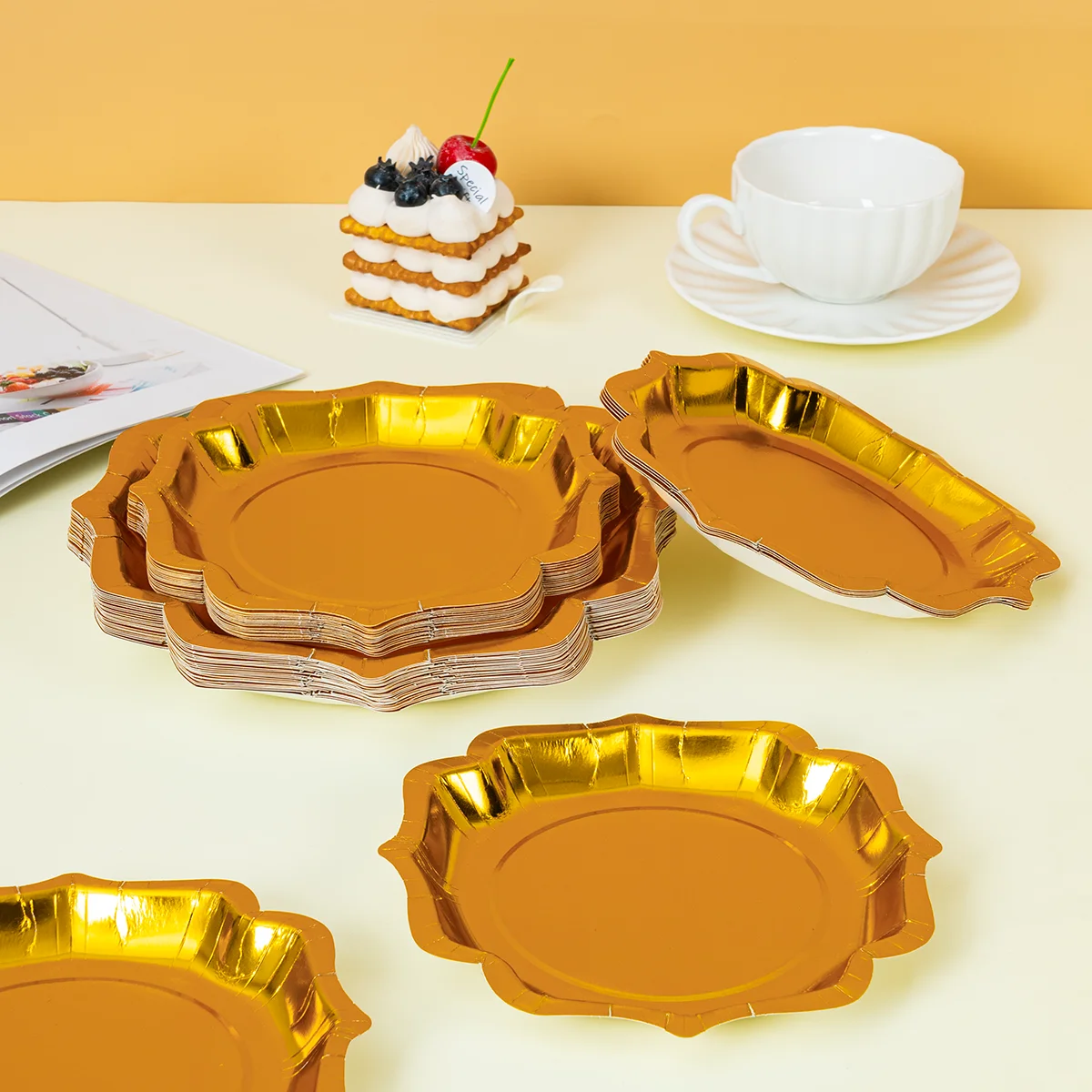 10/25/50pcs Shiny Gold Scalloped Paper Plates Disposable for New Year & Anniversary Party Tableware