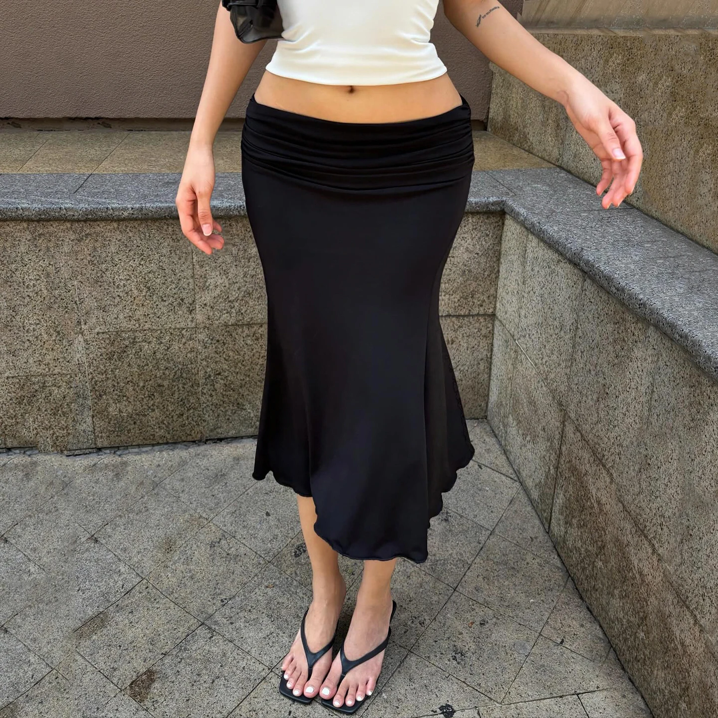 Basic Solid Mermaid Hem Skirts Slim Black Folds Low-Waisted Midi Skirts Women 2025 Summer Fashion Streetwear Lady Party Bottoms