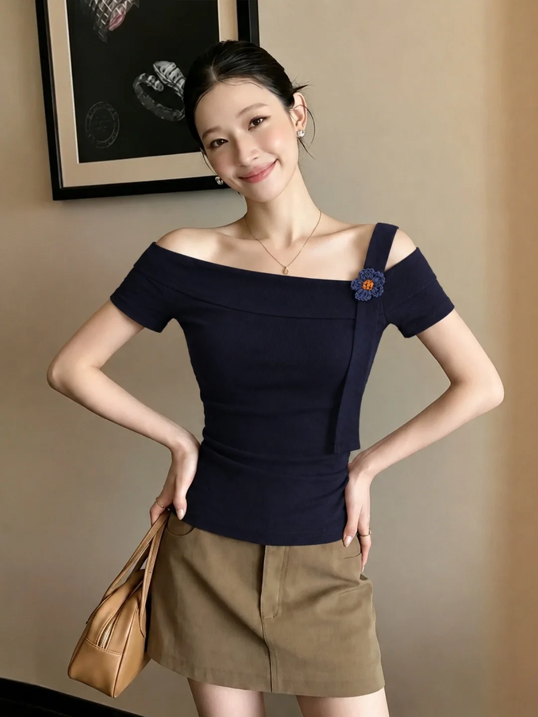 

Elegant Beautiful One-Shoulder Hook-Design Short-Sleeve T-Shirt Slim-Fit Summer Fashionable Top for Women Stylish Casual Wear