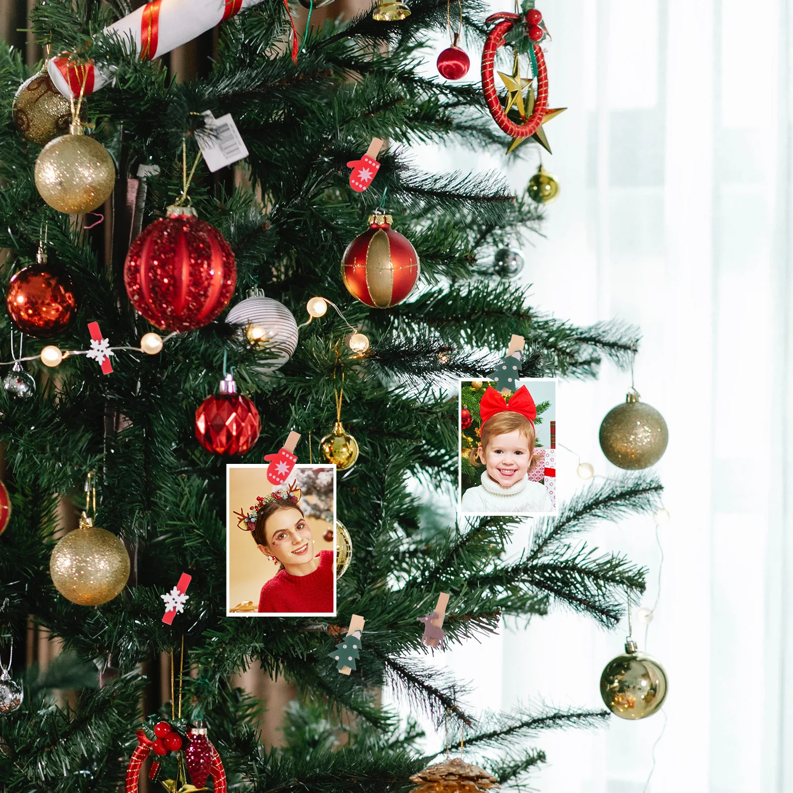 

100Pcs Christmas Wood Clips Mini Clothespins Snowflake Elk Gloves Christmas Photo Clips for Hanging Cards Crafts