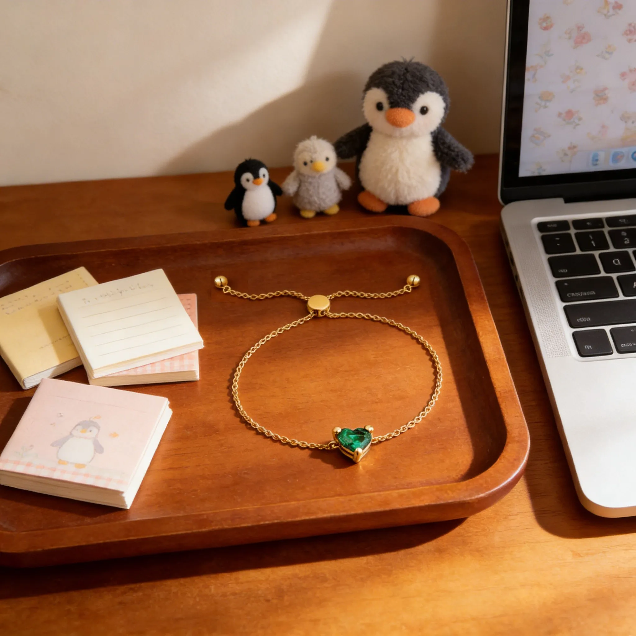 

Fashionable and Popular Teddy Bear Pendant Bracelet, with A Daily Commuting Temperament