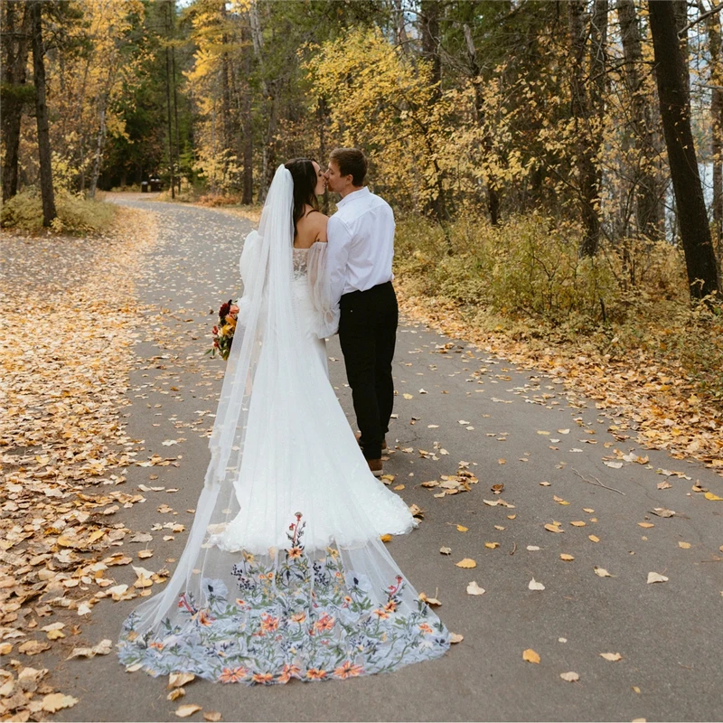 Herbstblätter, grün, Blumenmuster, Brautschleier, Kathedrale, lange, bunte Accessoires für Bräute, rot, gelb, einzigartiger Wald im Freien