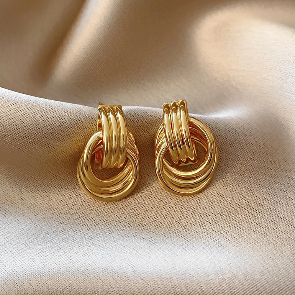 Modische Glänzende Dreischichtige Strukturierte Verschlungene Knoten-Ohrringe für Frauen Goldfarben Edelstahl-Ohrringe Vintage-Schmuck Geschenk