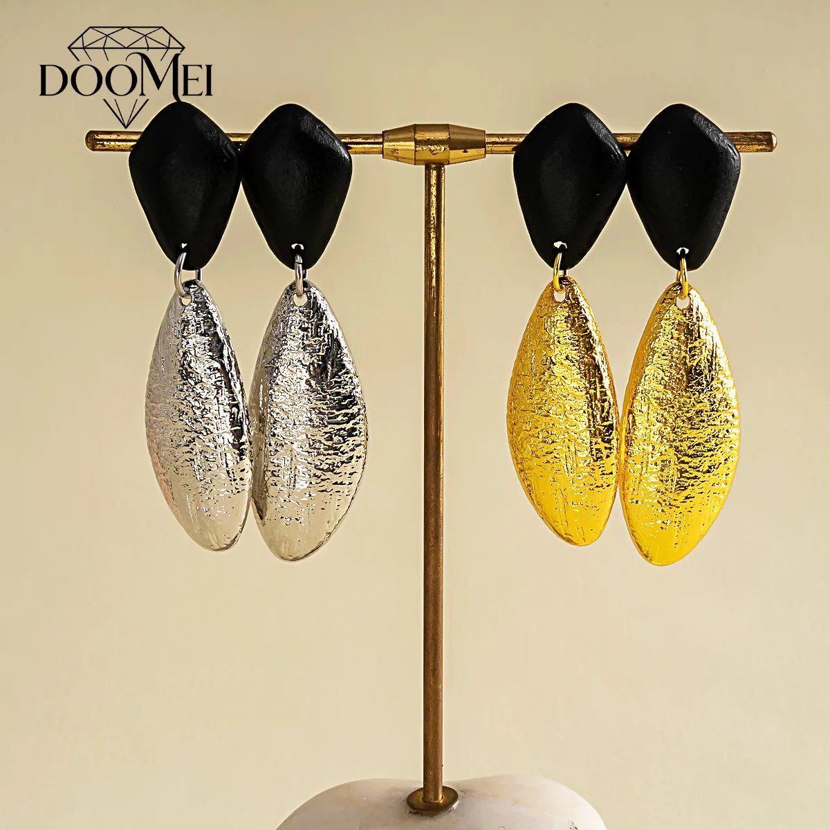 DOO MEI Boho Contrast Color Textured Leaf Dangle Earrings Fo Hammered Gold Drop Earrings Minimalist Resort Daily Party Jewelry
