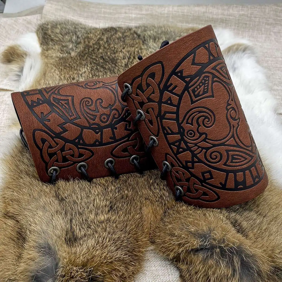 Viking Arm Bracer, Reliëf Norse Lederen Armpantser, Middeleeuwse Faux Lederen Arm Polsband Voor Larp Zwart