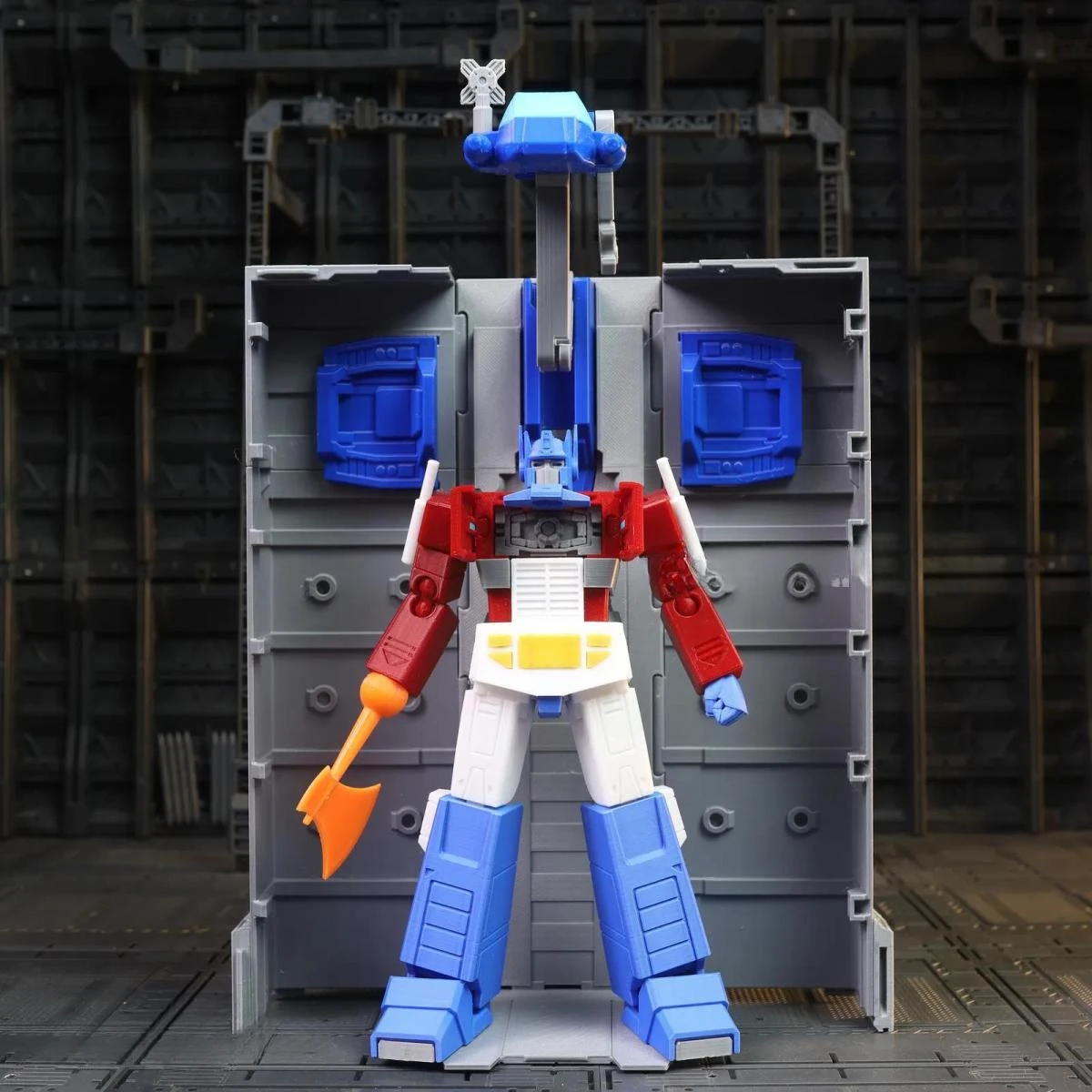 3D Printed G1 Optimus Prime Humanoid Version Front Page and Compartment Version of The Assembly Finished Model Toys