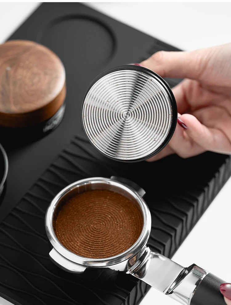 IKAPE Durchbrochener bodenloser Siebträger, Espressogriff aus Edelstahl und Walnuss, 54/58 mm Präzisionskorb mit hoher Extraktion – Detail 12