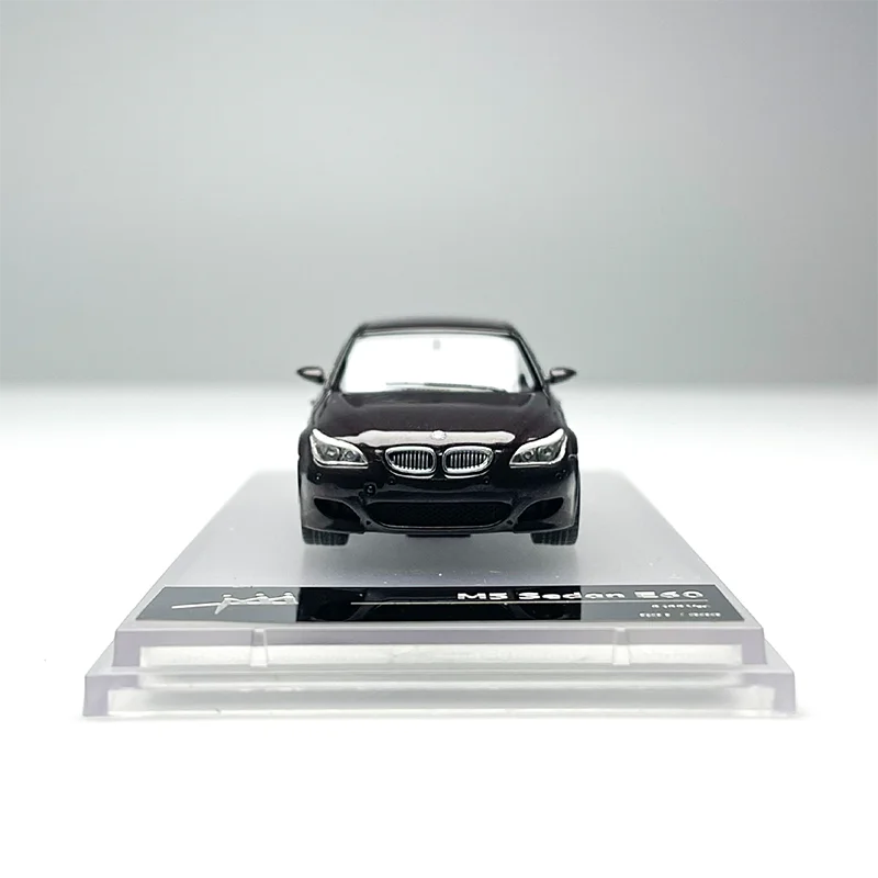 

МОДЕЛЬ KING, масштаб 1:64, M5 E60 E61, седан/Wagon, металлическая модель автомобиля из сплава, статическая коллекция, украшенные праздничные подарки, игрушки, сувенирный подарок