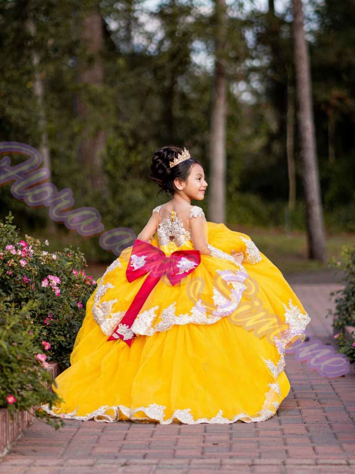 ชุดเดรสเจ้าหญิงแขนยาวปักลายสีทองหรูหราแบบสั่งทำพิเศษ ยาวกรอมพื้น สำหรับงานวันเกิดหรืองานเลี้ยงอย่างเป็นทางการ