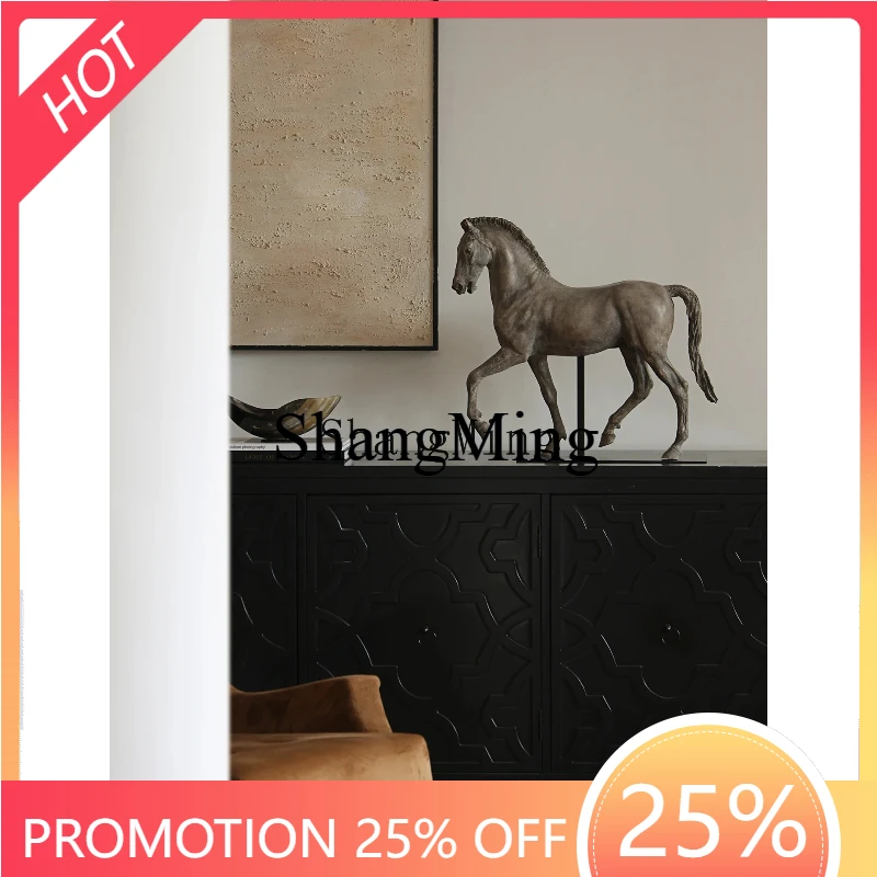 

SM shape "Horse to Gongcheng" sculpture ornaments, living room entrance decorations, office table decorations