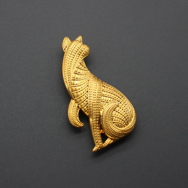 

Abstract tiger cat brooch of medieval animals in Europe and America