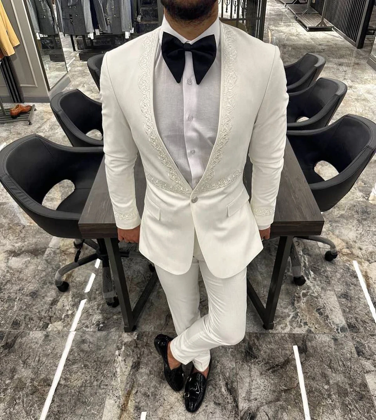 Handsome Wedding Men Suits Tuxedo No Lapel Lace Applique One Button Customized 2 Pieces Groom Blazer Pants Formal Tailored