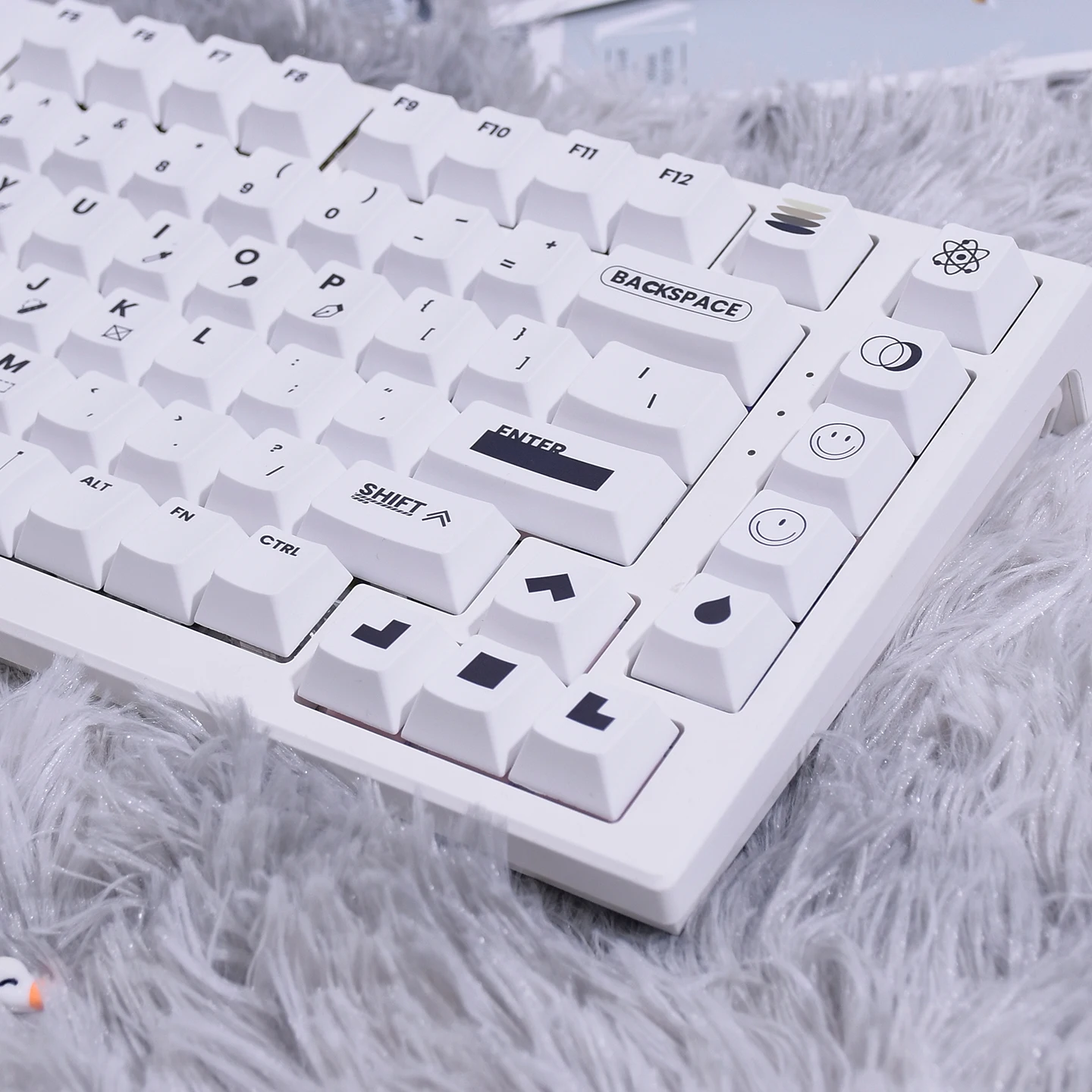 

Designer Keycap Set PBT Cherry Profile Minimalist Black White Custom Keycaps for ATK68/Wooting60HE/75/87/98 Mechanical Keyboard