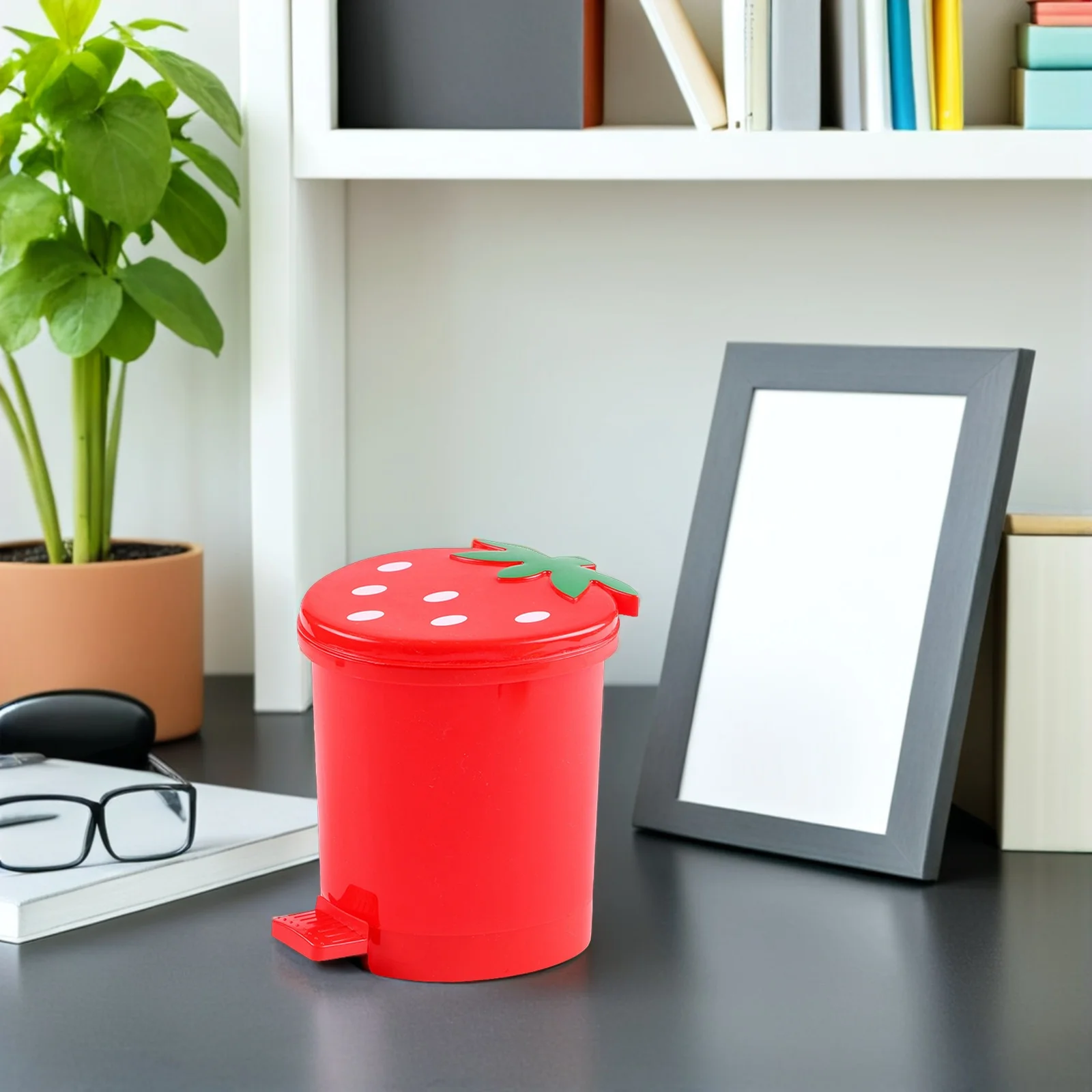 

Kisangel Mini Strawberry Trash Can Plastic Desktop Garbage Container with Lid for Home Office Car Desk Bathroom