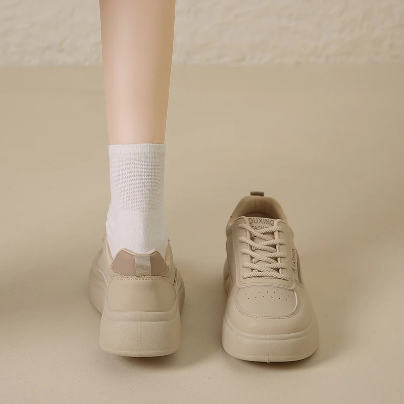 Sh522 sapatos brancos populares para mulheres 2025 novo nicho de outono tênis versáteis com saias esportes da moda e sapatos casuais