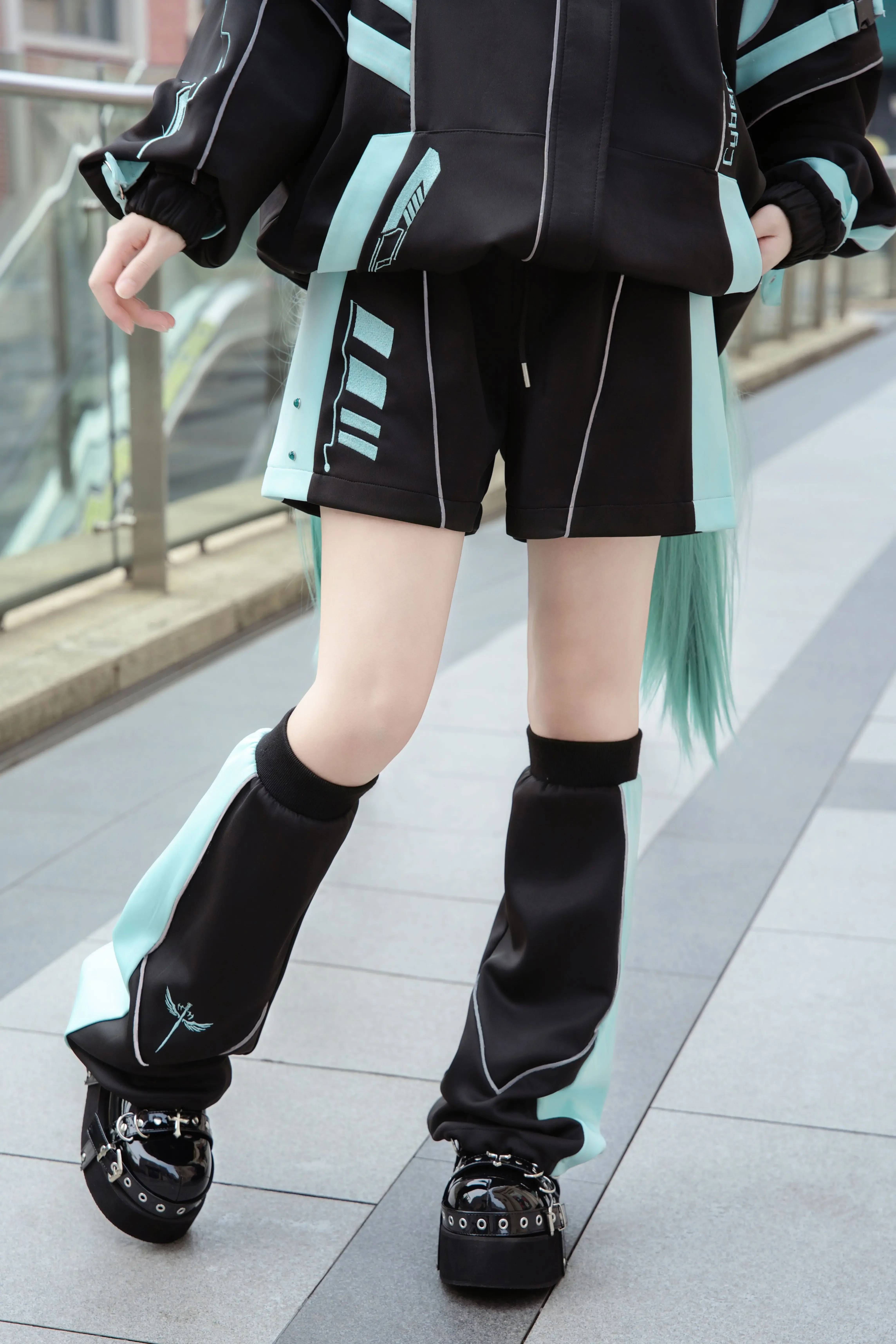shumeng Japanischer Stil Mine Cosplay Sportbekleidung Anzug Damen Schwarz und Grün Farblich passende Reißverschlussjacke Mantel Shorts und Beinwärmer Set 7