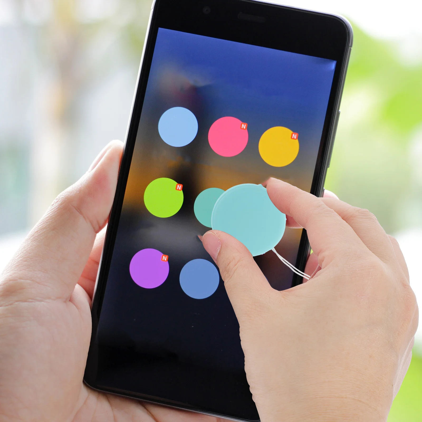 

2Pcs Mobile Phone Screen Cleaner Circular Wipe for Cellphone Portable Cleaning Pendant Small Size Easy Storage Travel Friendly