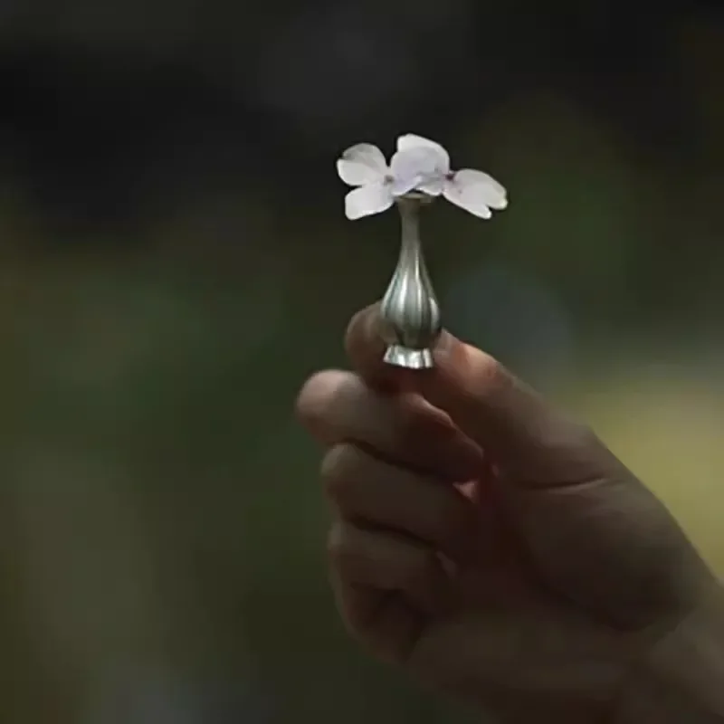 Mini Vase Brooches for Cabbage Bottles Can Be Flower Arranging Pins, Exquisite Clothes Ornaments and Fashion Accessories Badges
