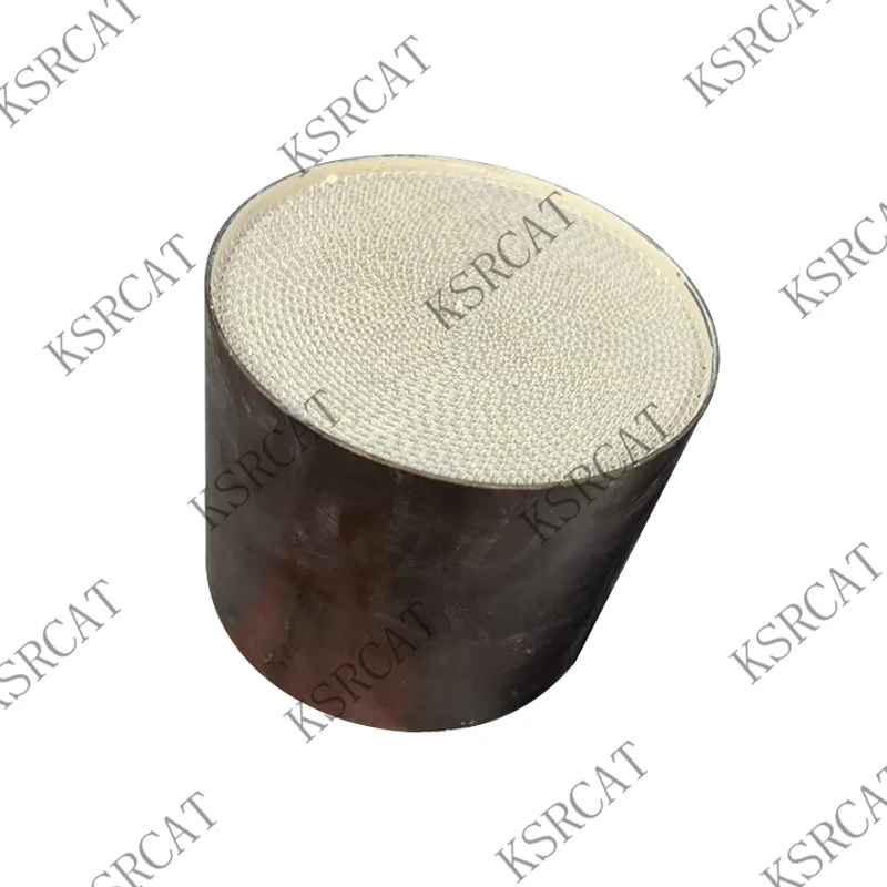 اليورو 5 أو 6 معدن 136*100 مللي متر 300Cpsi العسل الثلاثي الناقل محفز مناسبة للسيارة العادم الحفاز محول