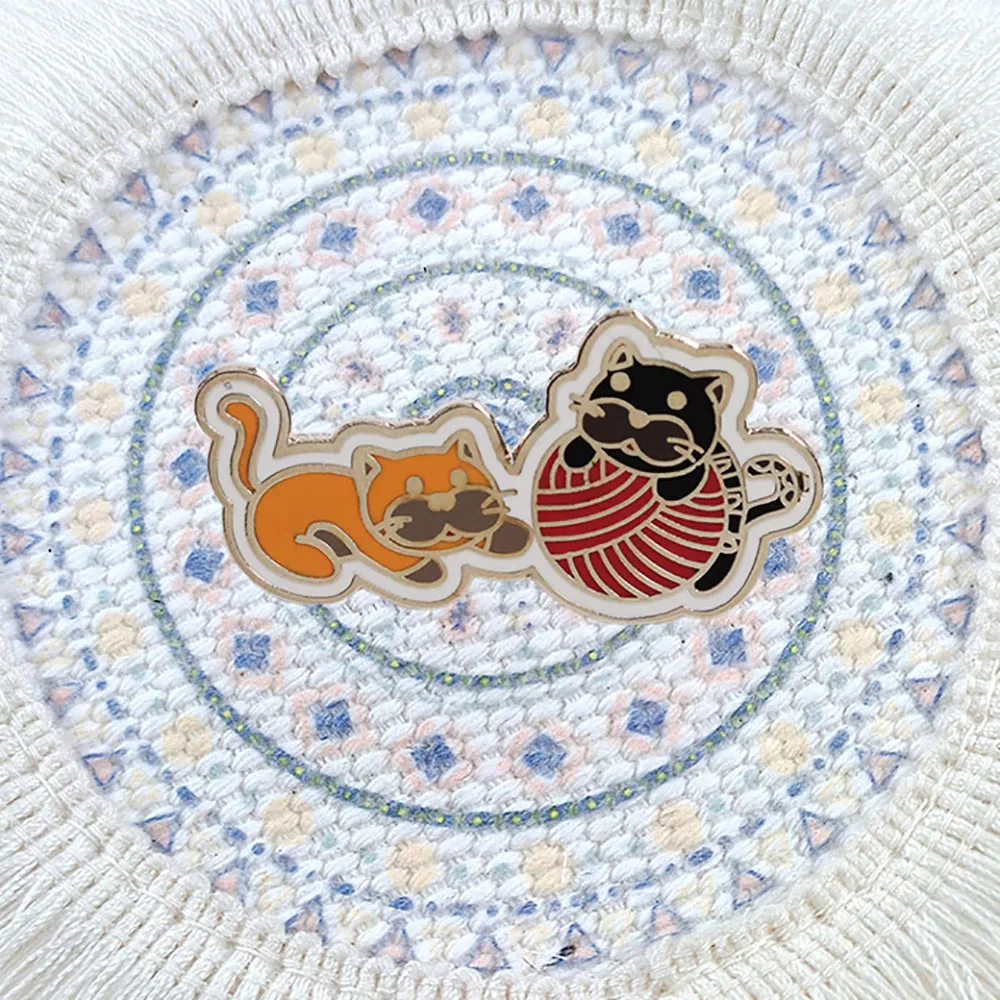 Orange Cat and Black Cat Combination Brooch Cute Cat Yarn Ball Badge Kawaii Animal Enamel Pin Fun Collar Jewelry Accessory Gift