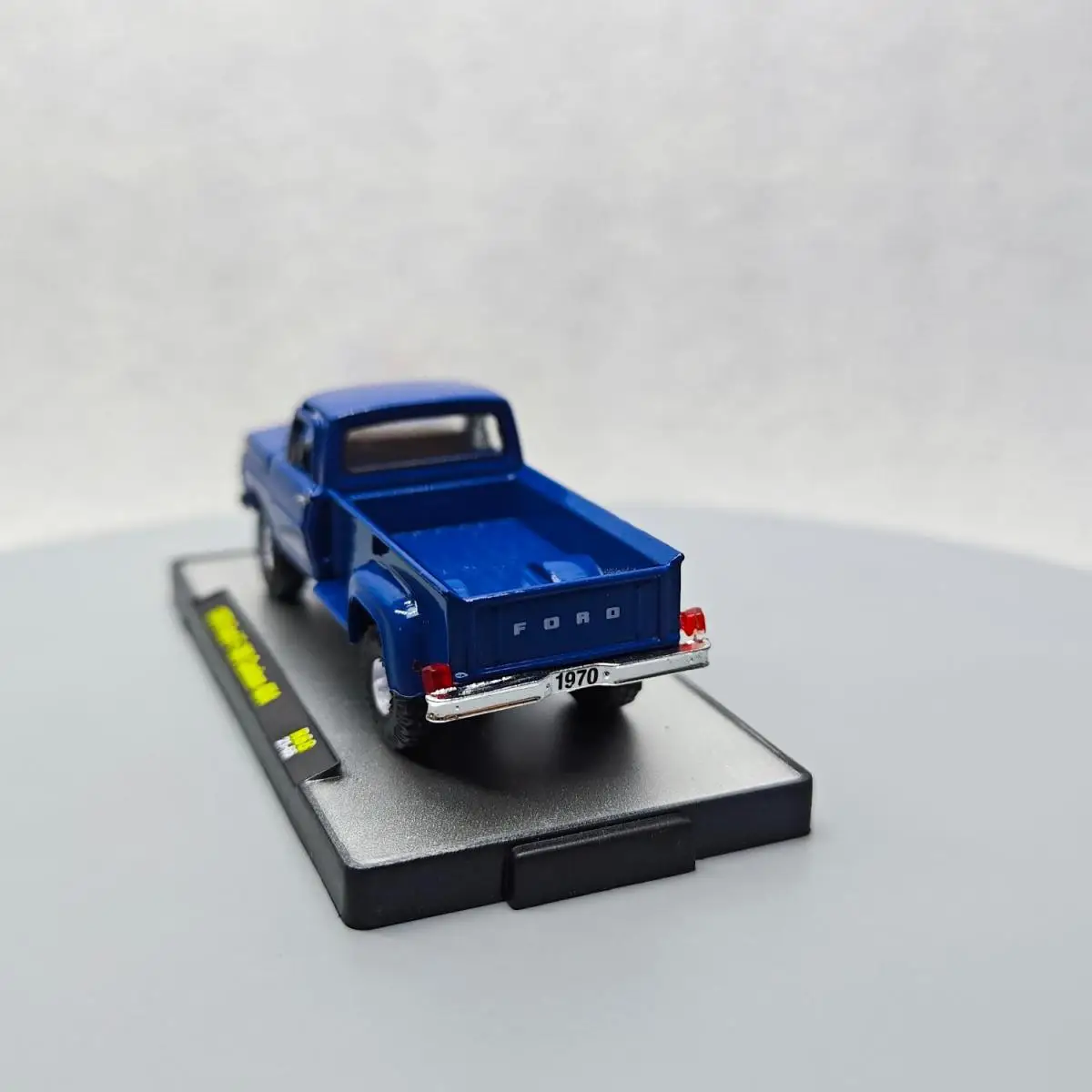 M2 Machines 1/64 1970 Ford F-100 Custom 4*4  Die-cast alloy car model collection display child gift