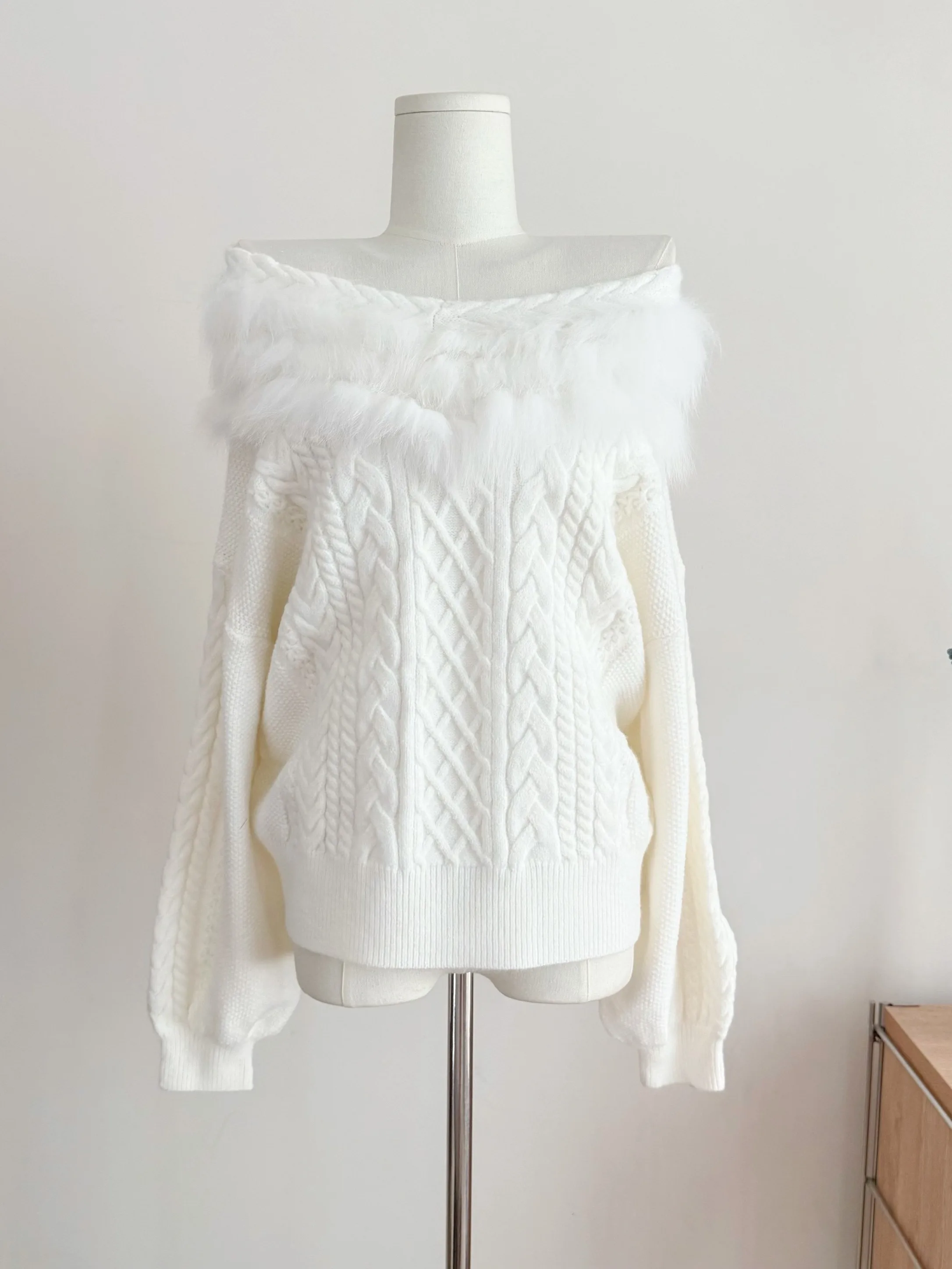 

Loose Knitted Sweater Women's Korean Sle One-oulder Faux Fur Collar Slimming Design Spring Season Casual Top for Teens