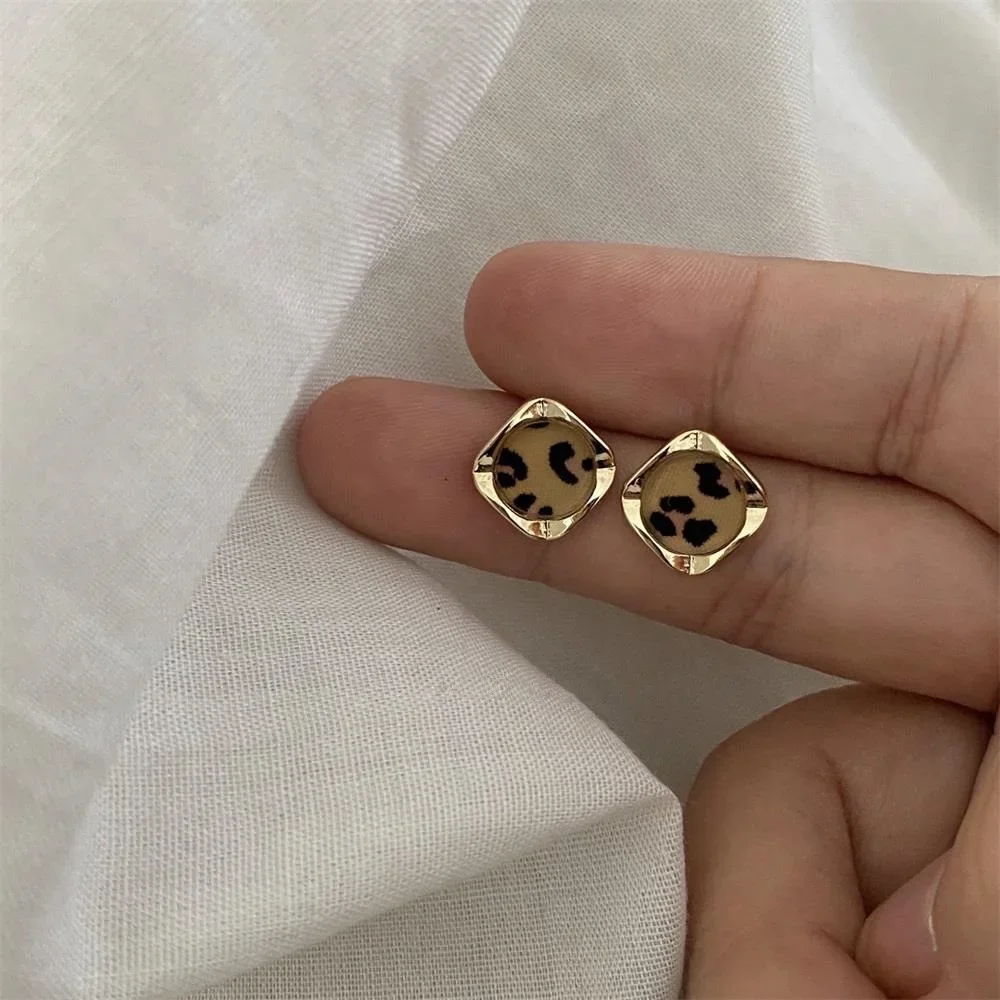 Korean Style Retro Leopard Square Clip on Earrings Ear Clips Simple Mini Resin Geometric Clip on Earrings Without Piercing