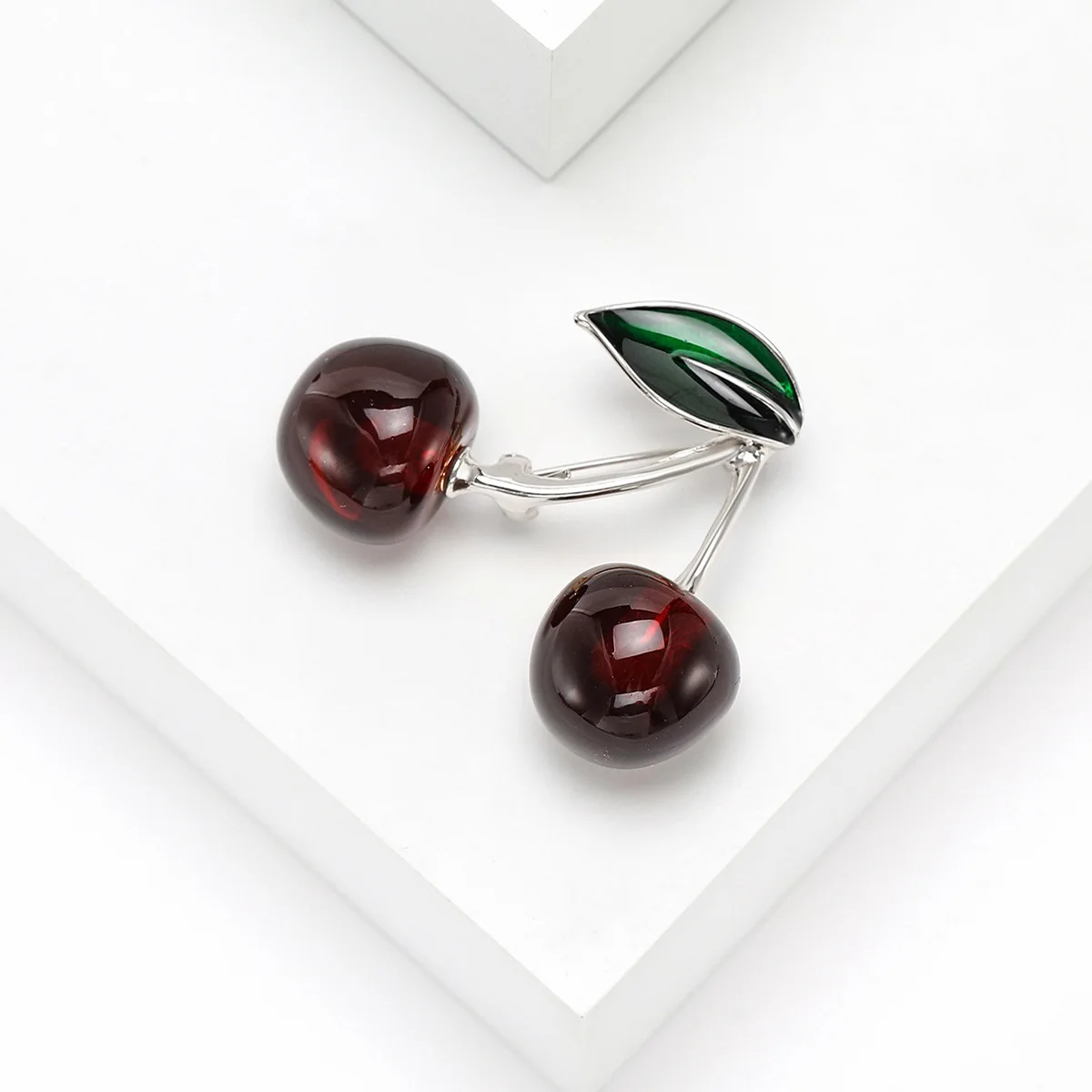 Korean Fashion Sweet Cherry Brooches For Women Simple Fresh Fruit Alloy Brooch Pin Versatile Suit Accessories Party Jewelry Gift