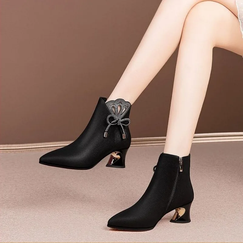 2025 new selling fashion rhine-diamond bow sheepskin pointed fashion everything medium thick heel female ankle boots large size