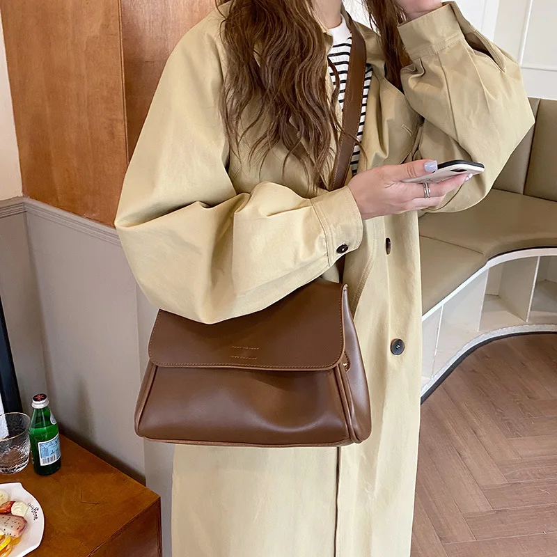 Fashion Ladies Leather Shoulder Bags Luxury Handbags for Women Solid Color Commuting Crossbody Bags Retro Female Flap Tote Bags