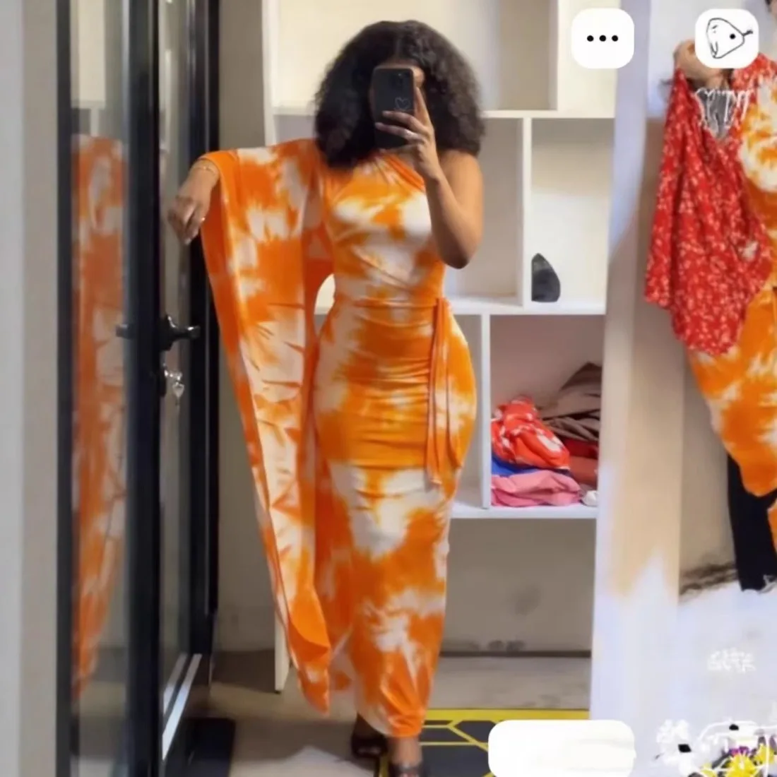Damen Mode Batik-Kleid mit Einer Schulter, Cape-Ärmel, Geraffter Taille, Figurbetontes Maxikleid, Elegantes Sommerkleid für Club und Party