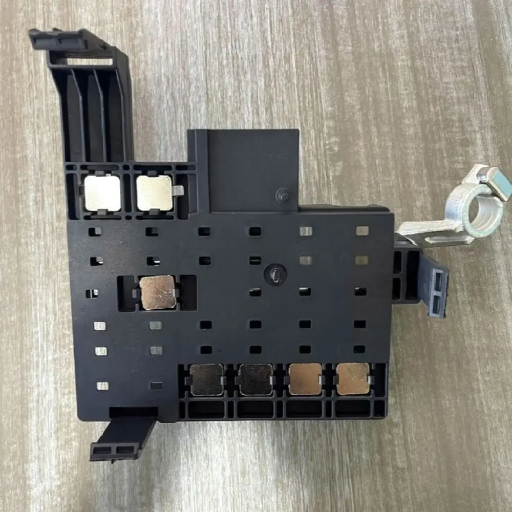 Engine Room Battery Fuse Box For Chevrolet 84460795 84095551 84354721 Power Distribution Terminal Accessory Part