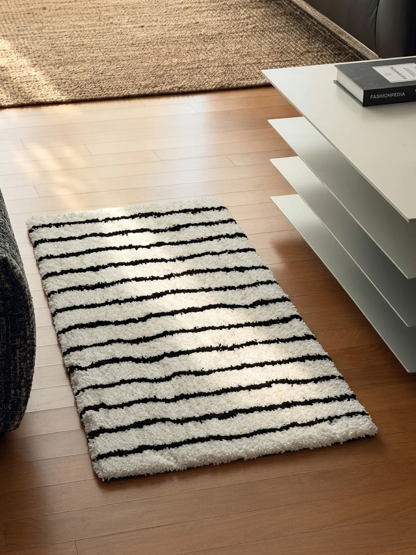 Salt Cream Style Water-Proof Bathroom Carpet Stripe Pattern Absorbent Non-Slip Home Foot Mat Rectangular Shape Machine Washable