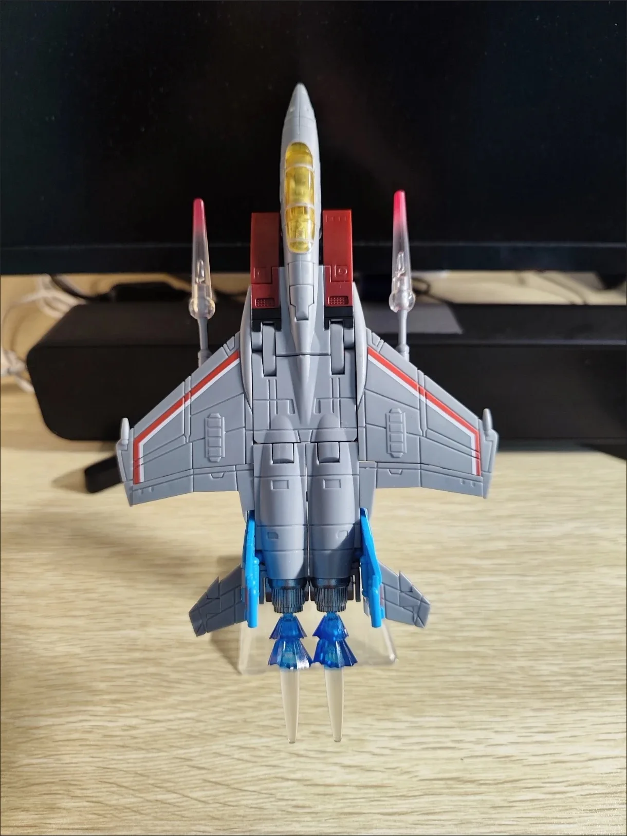 En Stock transformación FG-04 FG04 Starscream falso Eperor Air Craft con soporte y capa corona figura de acción Robot niño juguete para regalo