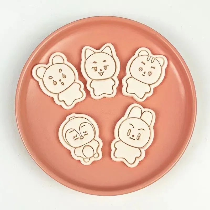 Kpop Idol SOOBIN YEONJUN  Mascot Pobatu Cookie Cutter Kawaii Biscuit Mould Cartoon Cookie Cutter 3D Pressable Cake Decorag Tool