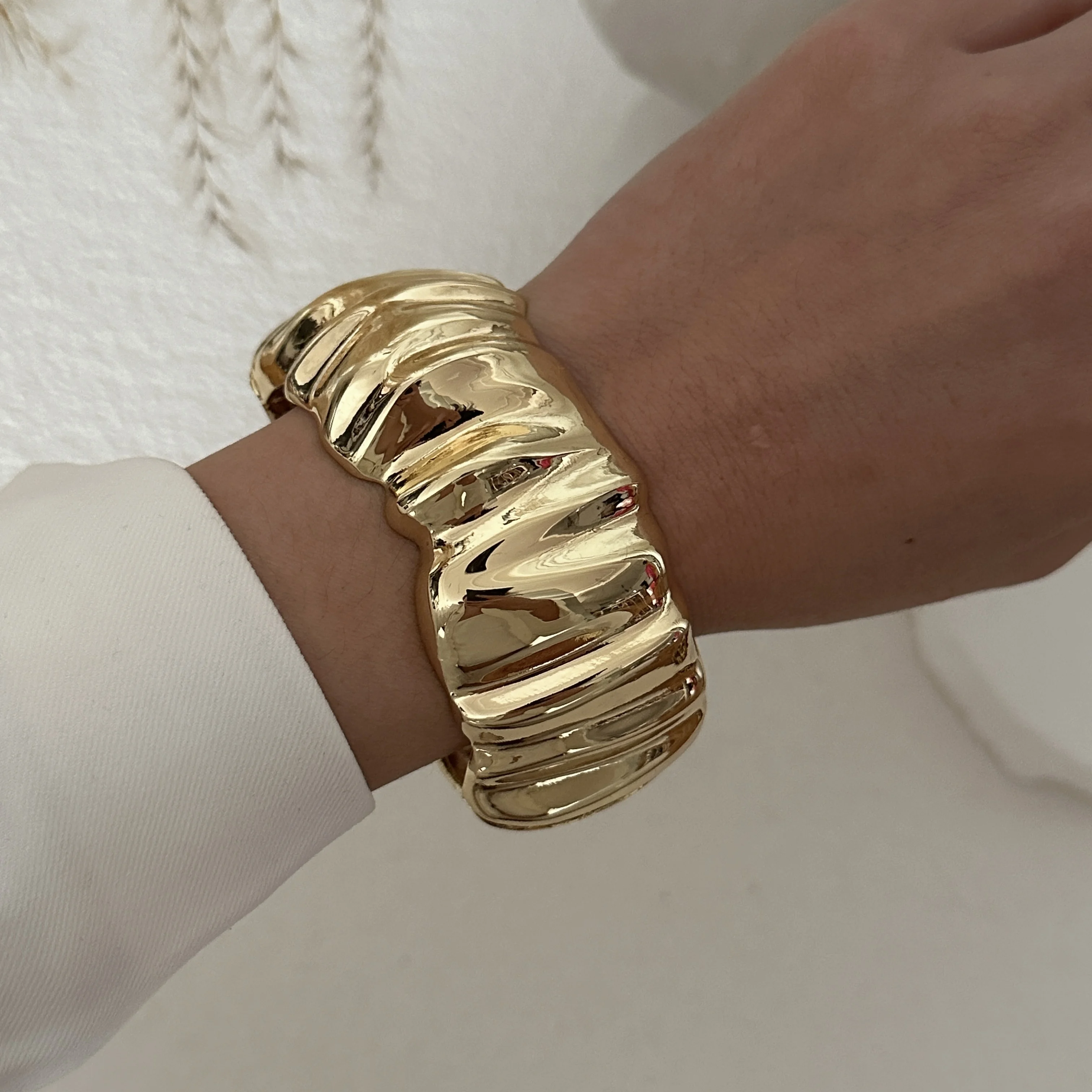 Übertriebene Punk Glatte Heavy Metal Chunky Frühling Armreifen für Frauen Hip Hop Gold Farbe Geometrische Armbänder Schmuck Zubehör – Detail 5