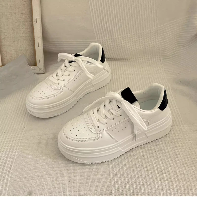 

2026 Spring Autumn New Women's White Shoes Fashion Comfortable Casual Shoes Lace-up Platforms Sneakers Non Slip Vulcanized Shoes
