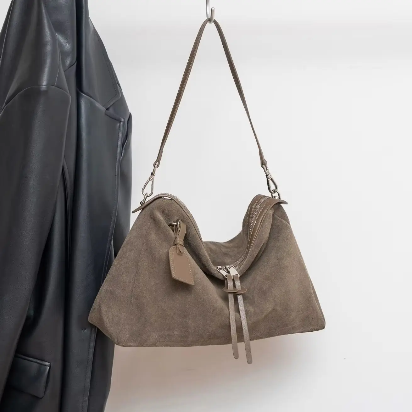 Women's Vintage Suede Leather Triangle Hobo Bag Ladeis Retro Soft Matte Cowhide Underarm Shoulder Crossbody Bag Hihg Quality New