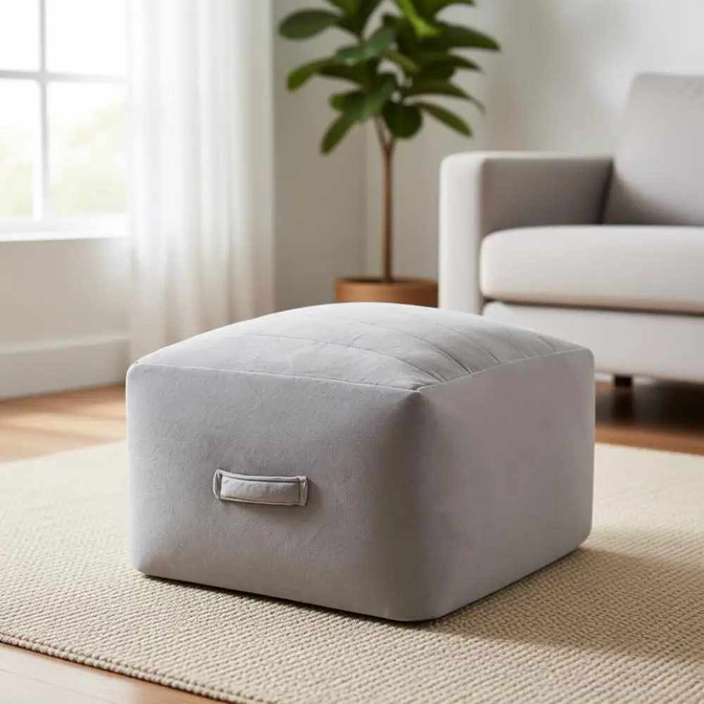 

Серый пуф с обивкой и плотным наполнителем, идеально подходит для отдыха в гостиной