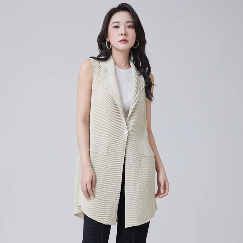 Miyake Versatile Solid Color Pleated Vest Suit Collar Sleeveless Single Button Coat Summer 2025 Women's Stylish Casual Top