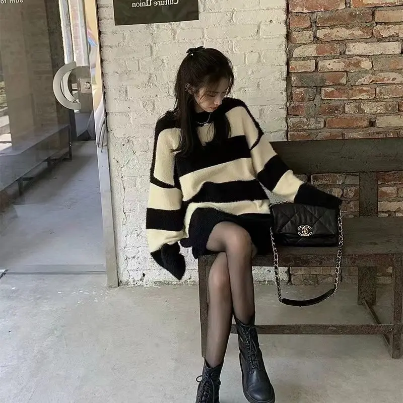 Autumn and winter new retro black and white striped sweater for women loose fitting inner layer pullover knit sweater