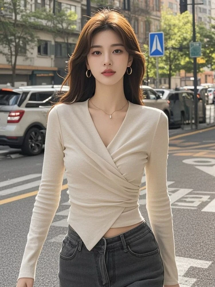 Trendy French V Neck Top 2026 New Women's Autumn Premium Chic Slim Fit Irregular Pleat Design Long Sleeved Crop Top Ootd Ready