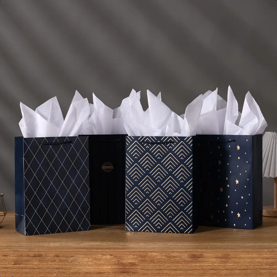 أكياس الهدايا 10 عبوات من أكياس ورق الكرافت باللون الأزرق الداكن مع نجوم من رقائق الذهب مع مقابض كبيرة الحجم لرفقاء العريس هدايا عيد الميلاد 8x4x11inc