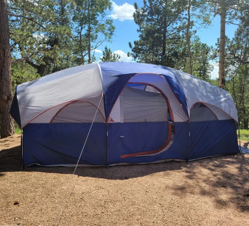 خيمة مخصصة مع غرفتين وغرفة معيشة واحدة للتخييم في الهواء الطلق مع خيمة تخييم للحماية من المطر والشمس تتسع لـ 4-8 أشخاص